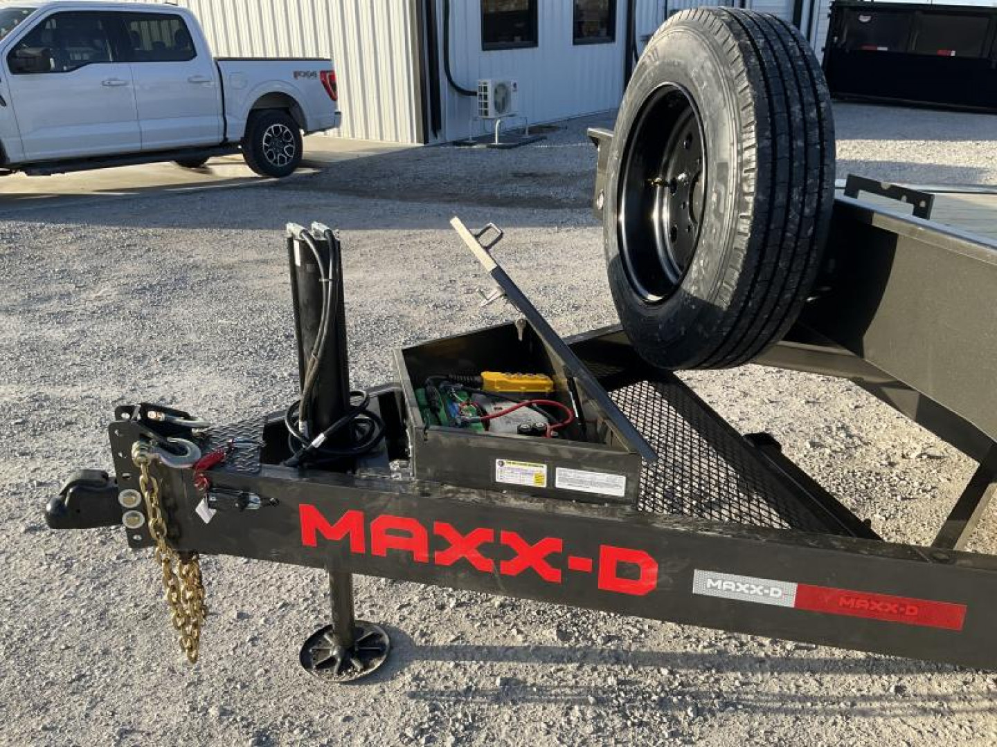 New 2026 102”x24’ MAXX-D BP HD Channel Power Tilt – T8X