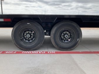 New 2026 PJ 102"x40' GN Low-Pro Flatbed w/ Singles - LS