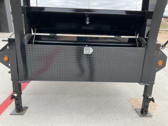 New 2026 PJ 102"x40' GN Low-Pro Flatbed w/ Singles - LS