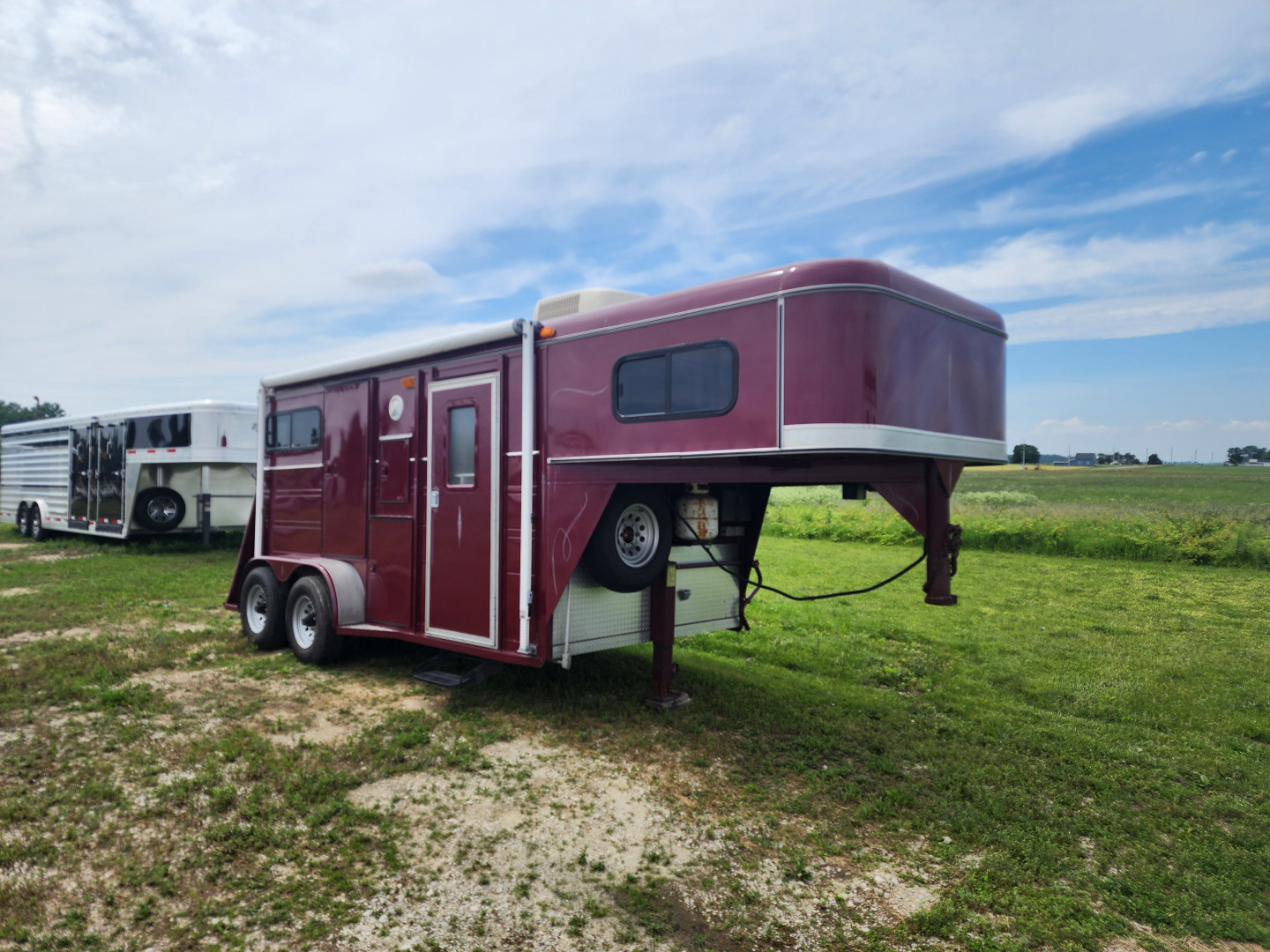 Used 1999 Big Valley LQ 2H Straight Load B/P Horse Trailer ( No Trade )