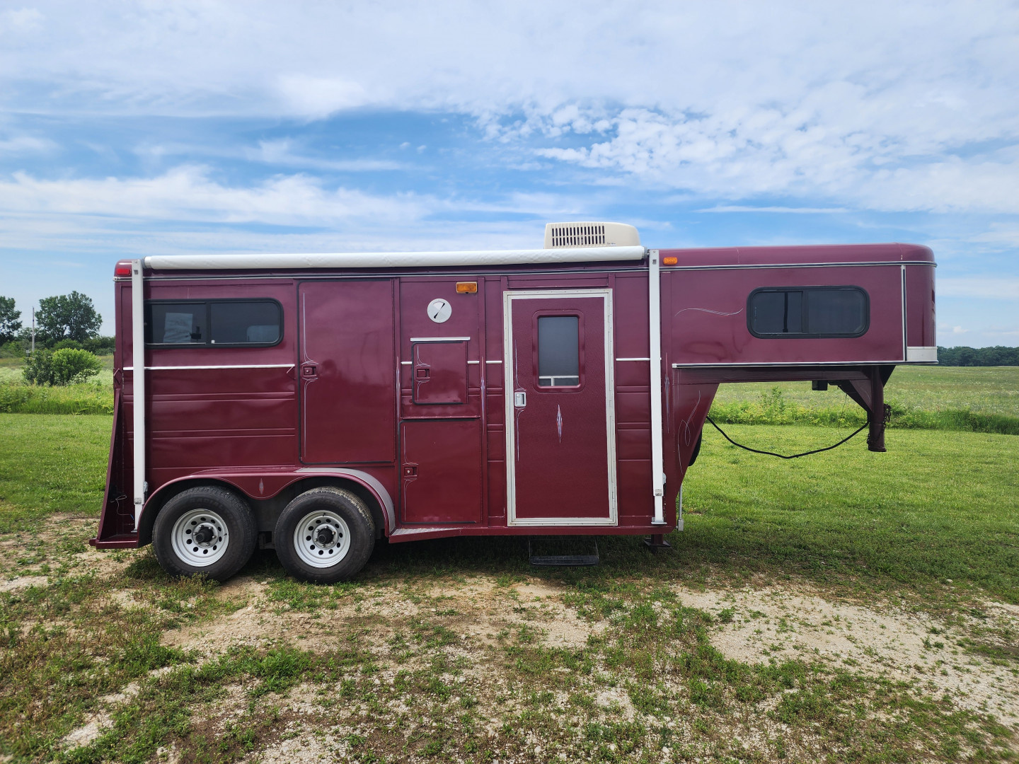 Used 1999 Big Valley LQ 2H Straight Load B/P Horse Trailer ( No Trade )