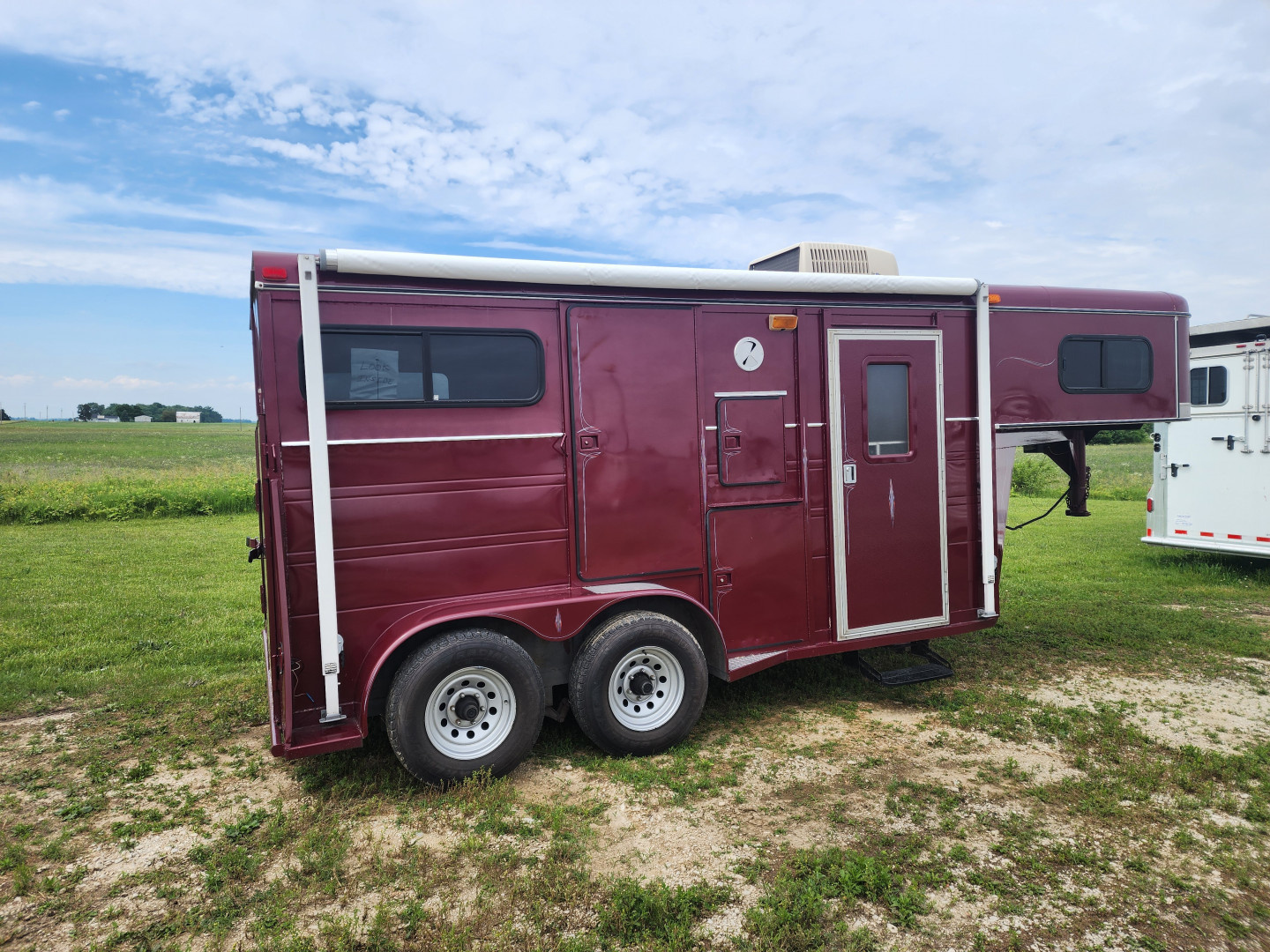 Used 1999 Big Valley LQ 2H Straight Load B/P Horse Trailer ( No Trade )