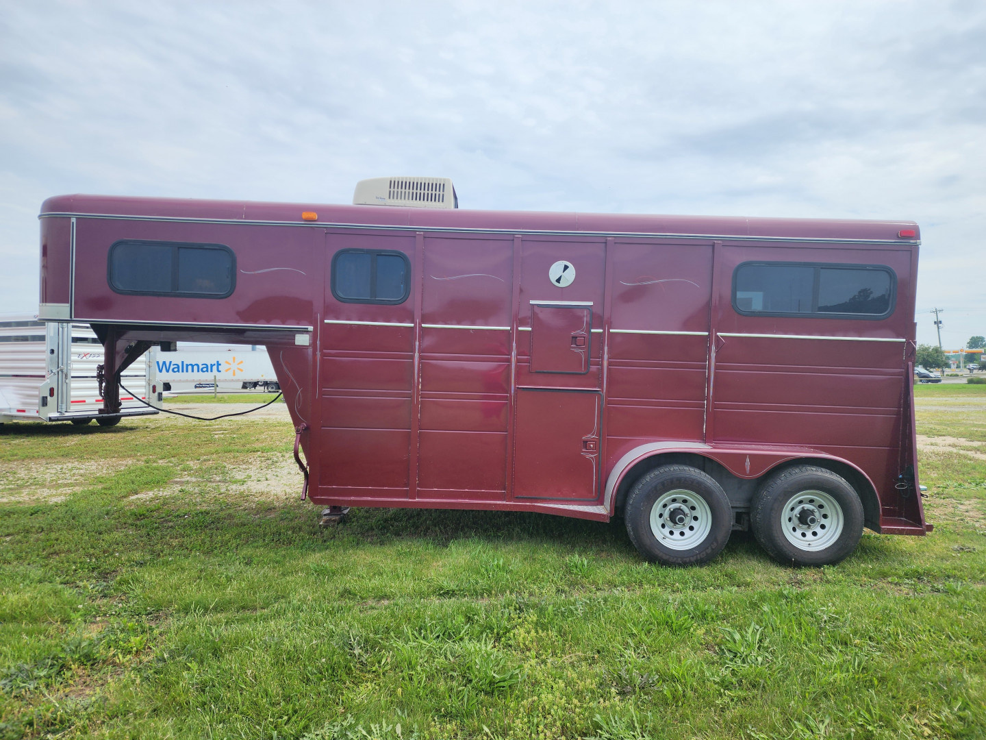 Used 1999 Big Valley LQ 2H Straight Load B/P Horse Trailer ( No Trade )