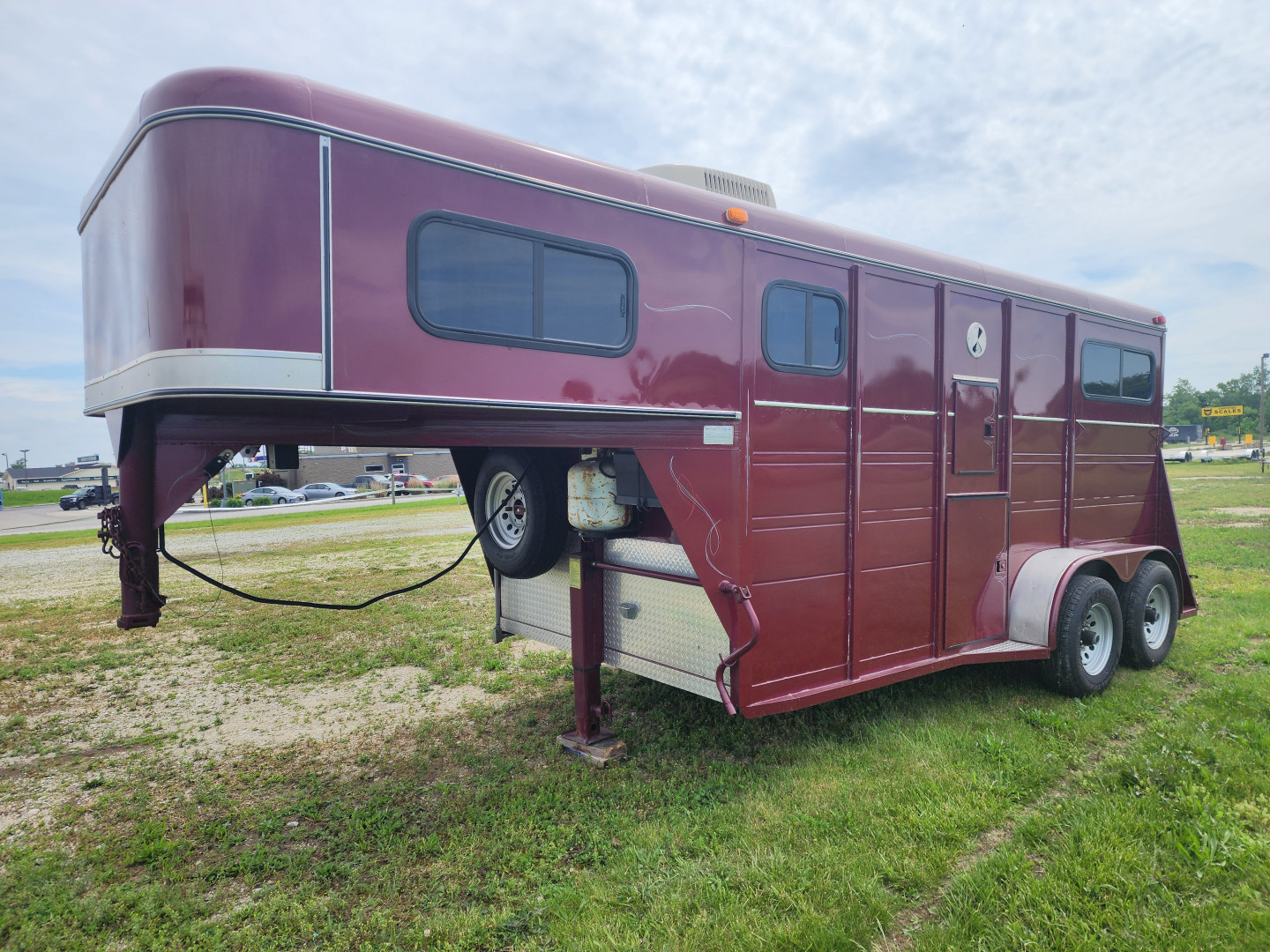 Used 1999 Big Valley LQ 2H Straight Load B/P Horse Trailer ( No Trade )