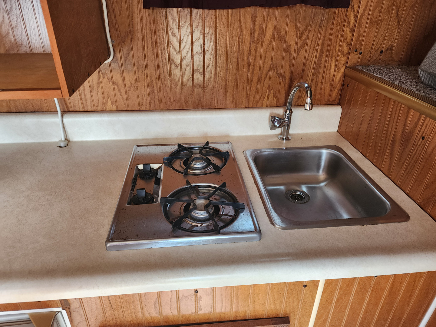 Used 1999 Big Valley LQ 2H Straight Load B/P Horse Trailer ( No Trade )