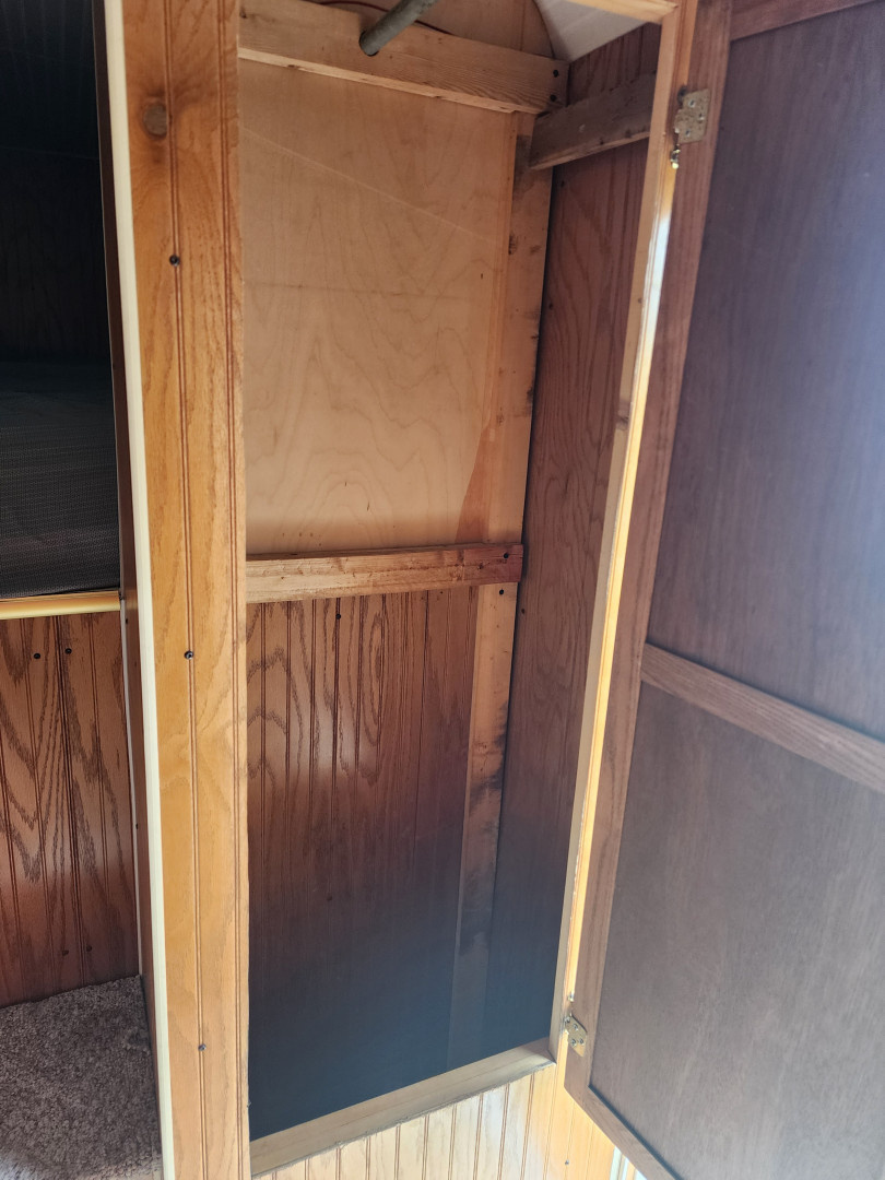 Used 1999 Big Valley LQ 2H Straight Load B/P Horse Trailer ( No Trade )