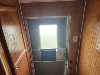 Used 1999 Big Valley LQ 2H Straight Load B/P Horse Trailer ( No Trade )