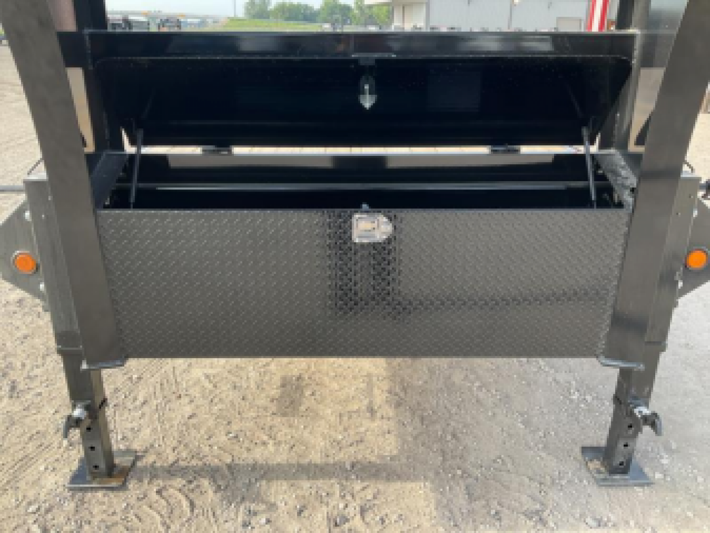 New 2026 PJ 102"x40' GN Low-Pro Flatbed w/ Singles - LS