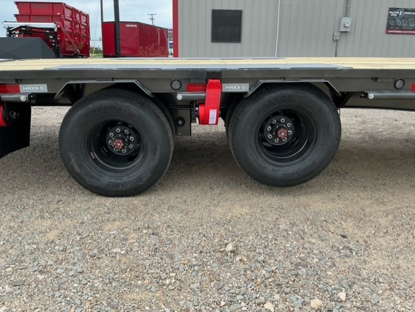 New 2026 102”x40’ MAXX-D GN Flatbed w/ Duals – LDX