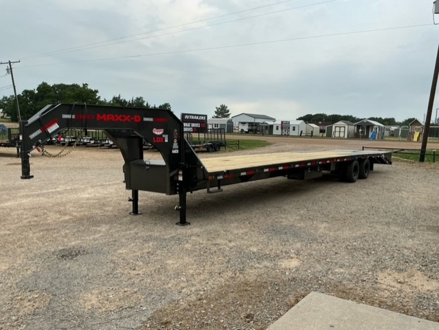 New 2026 102”x40’ MAXX-D GN Flatbed w/ Duals – LDX