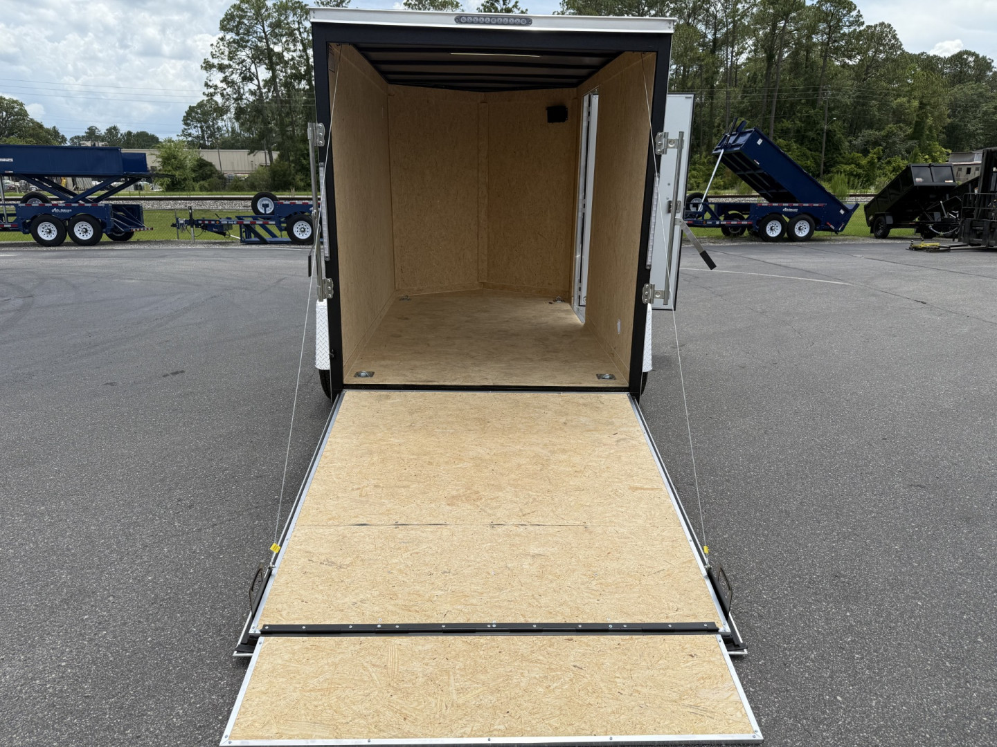 New TX6X10SA TEXAS TRAILERS 6' X 10' CARGO / ENCLOSED TRAILER W/ REAR RAMP DOOR & SIDE DOOR