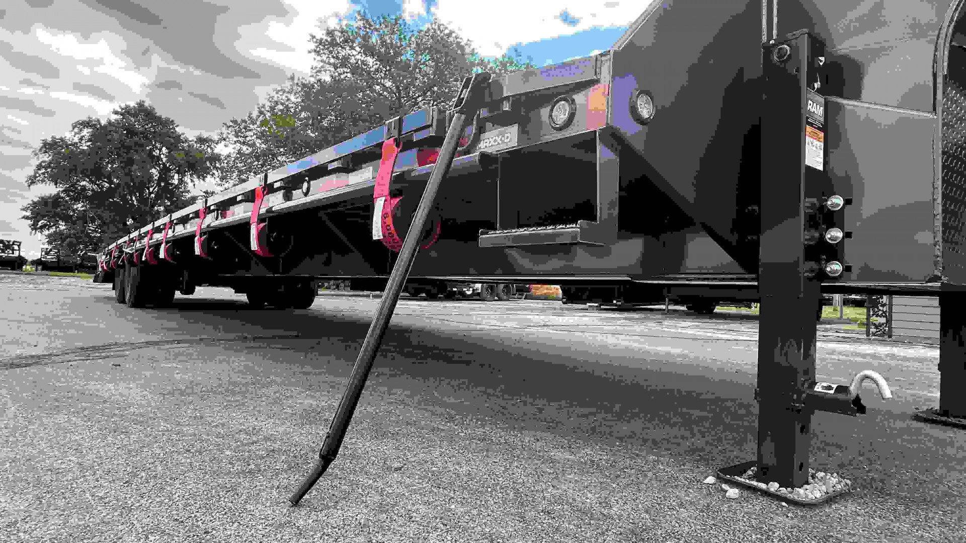 New 2026 102”x40’ MAXX-D GN Flatbed w/ Duals – LDX