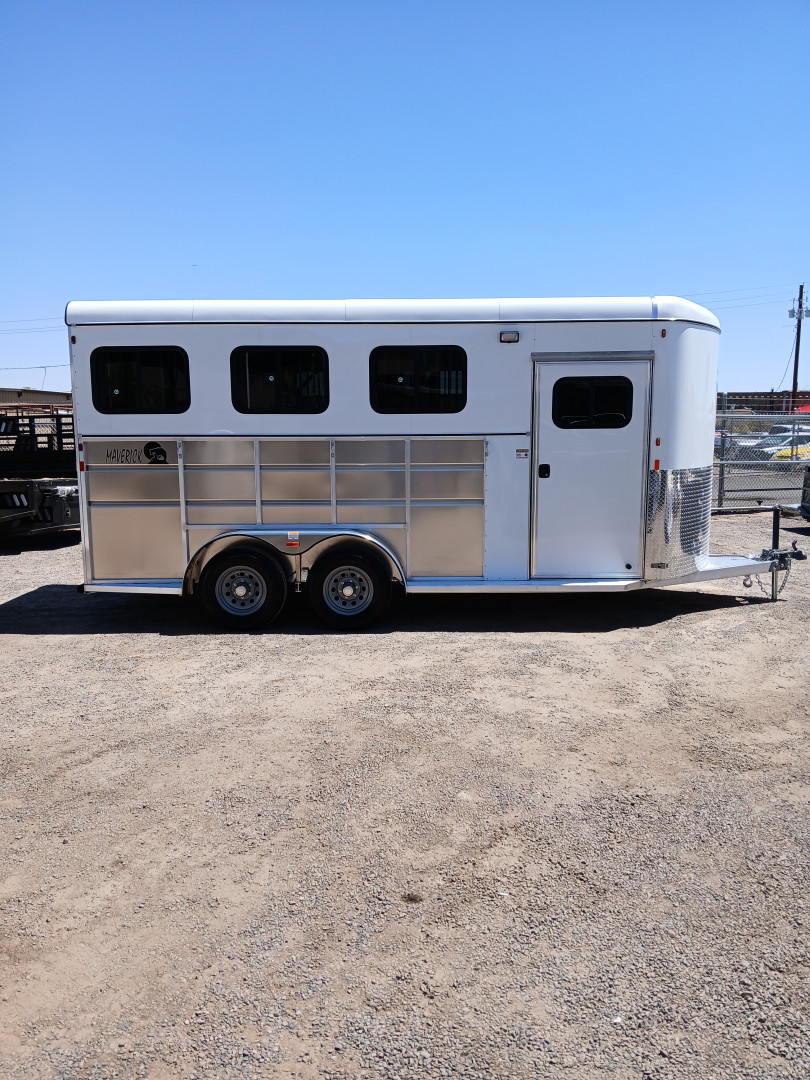 New 2026 Maverick Trailers DELUXE 3H BP WARM BLOOD SIZE Horse Trailer