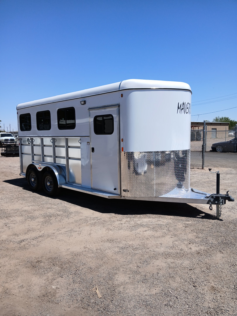 New 2026 Maverick Trailers DELUXE 3H BP WARM BLOOD SIZE Horse Trailer