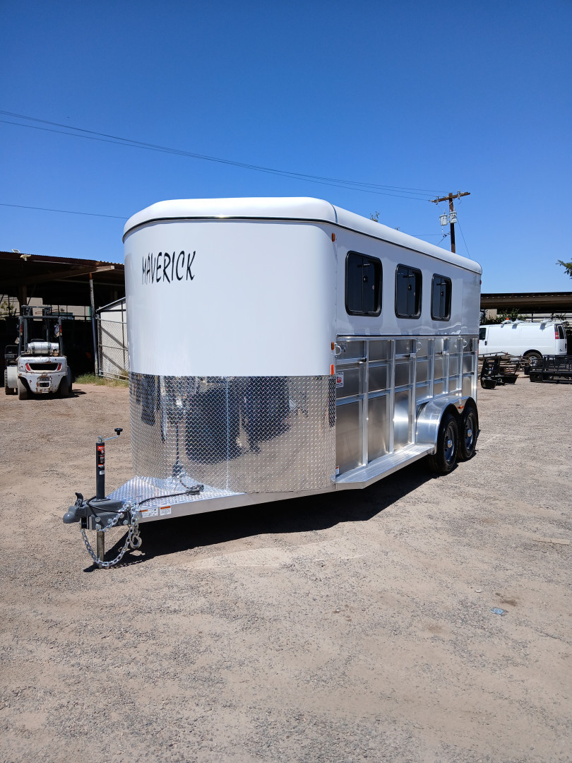 New 2026 Maverick Trailers DELUXE 3H BP WARM BLOOD SIZE Horse Trailer