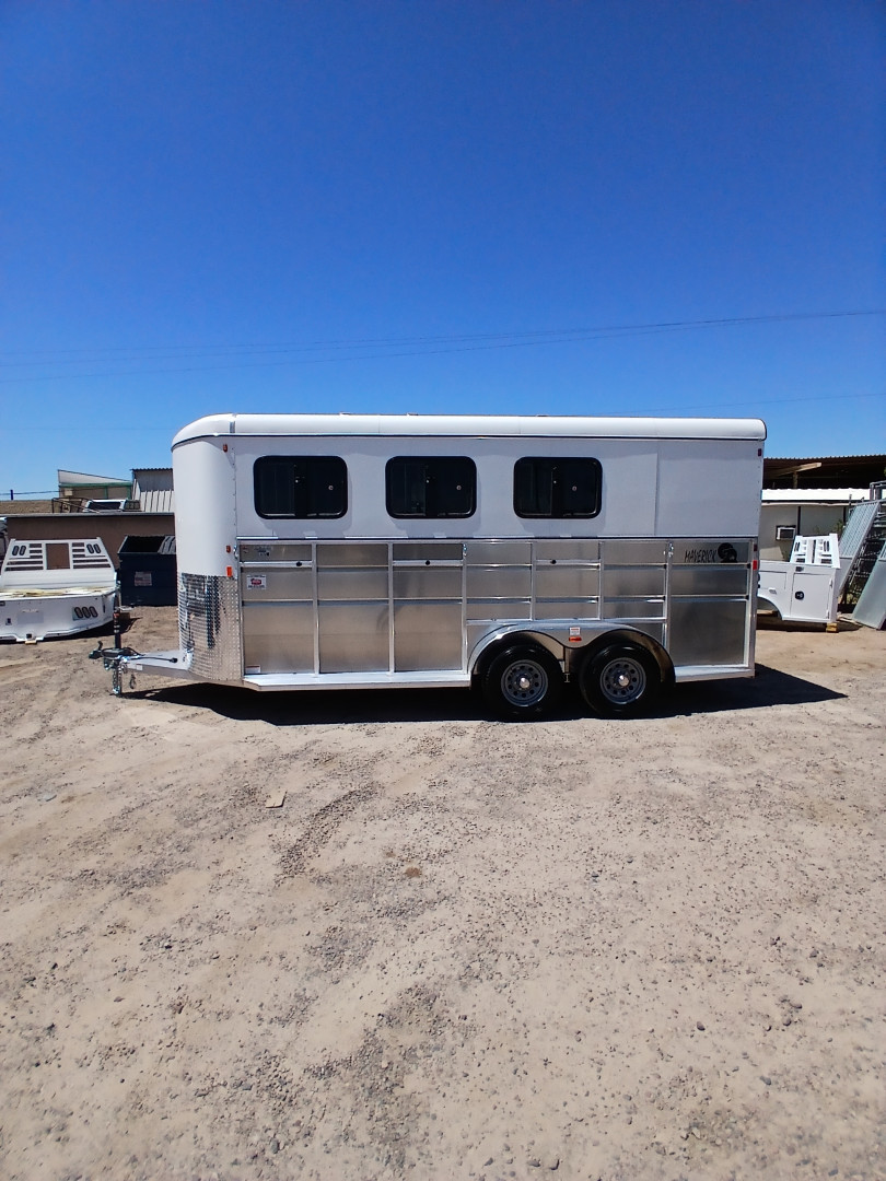 New 2026 Maverick Trailers DELUXE 3H BP WARM BLOOD SIZE Horse Trailer