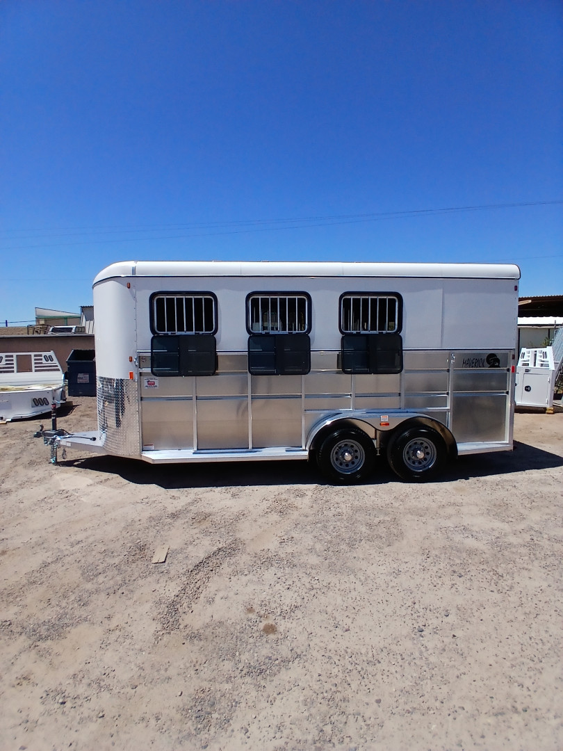 New 2026 Maverick Trailers DELUXE 3H BP WARM BLOOD SIZE Horse Trailer