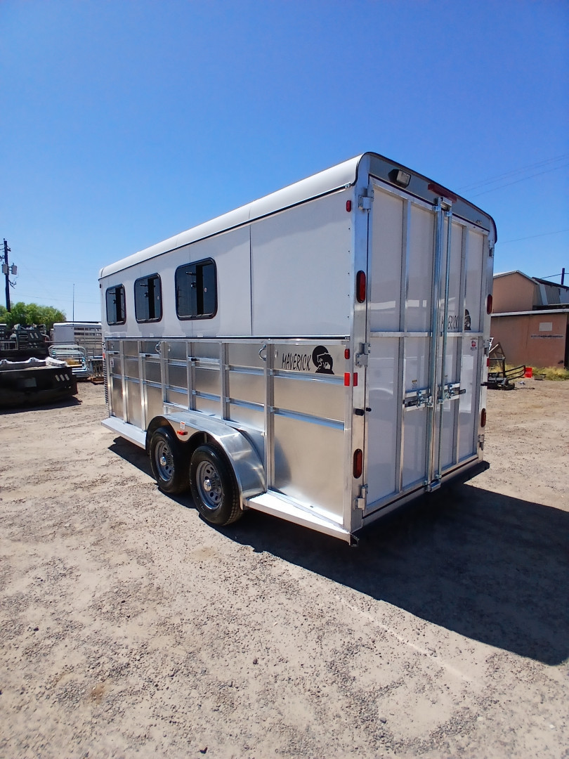 New 2026 Maverick Trailers DELUXE 3H BP WARM BLOOD SIZE Horse Trailer