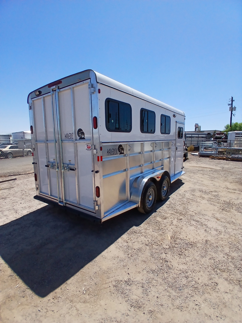 New 2026 Maverick Trailers DELUXE 3H BP WARM BLOOD SIZE Horse Trailer