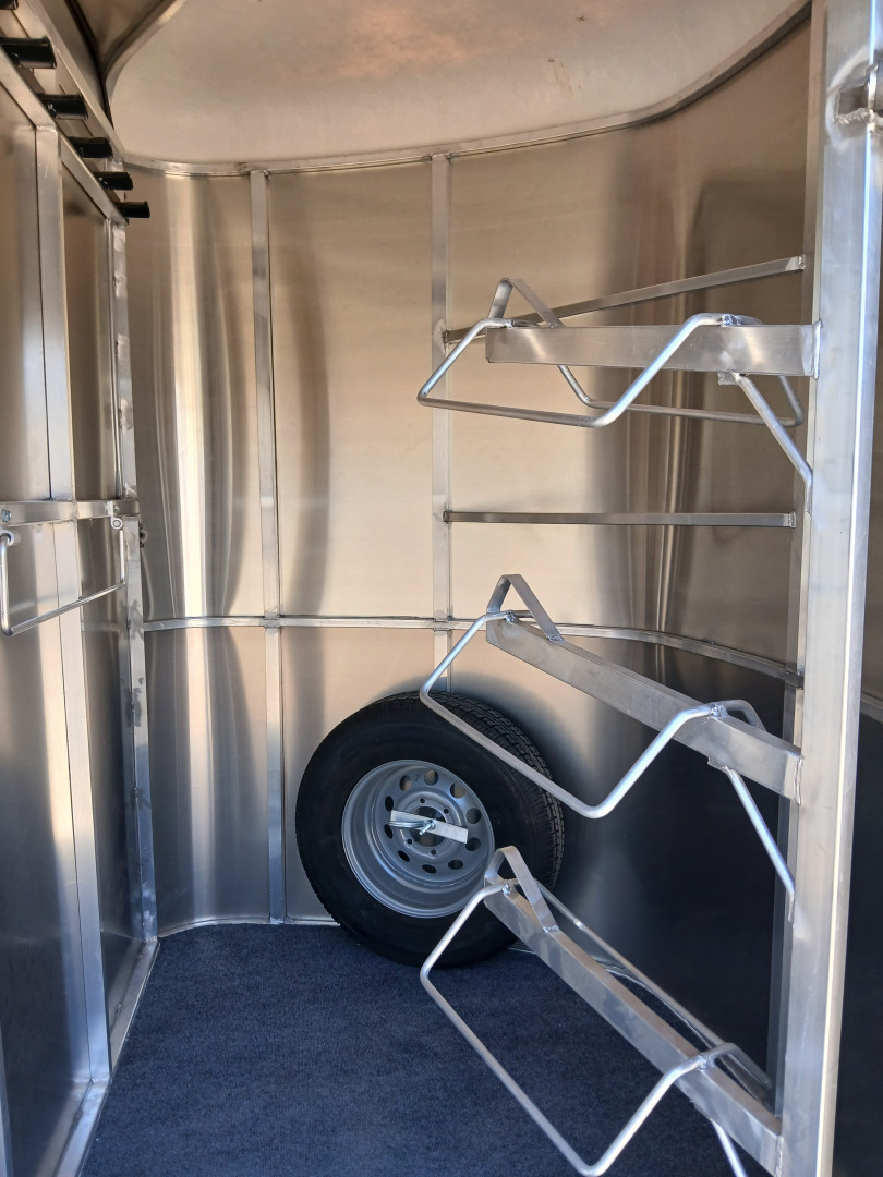 New 2026 Maverick Trailers DELUXE 3H BP WARM BLOOD SIZE Horse Trailer