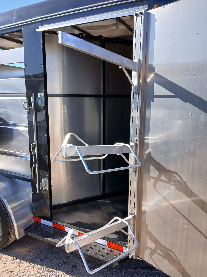 New 2026 Maverick Trailers 2H BP 13' Horse Trailer