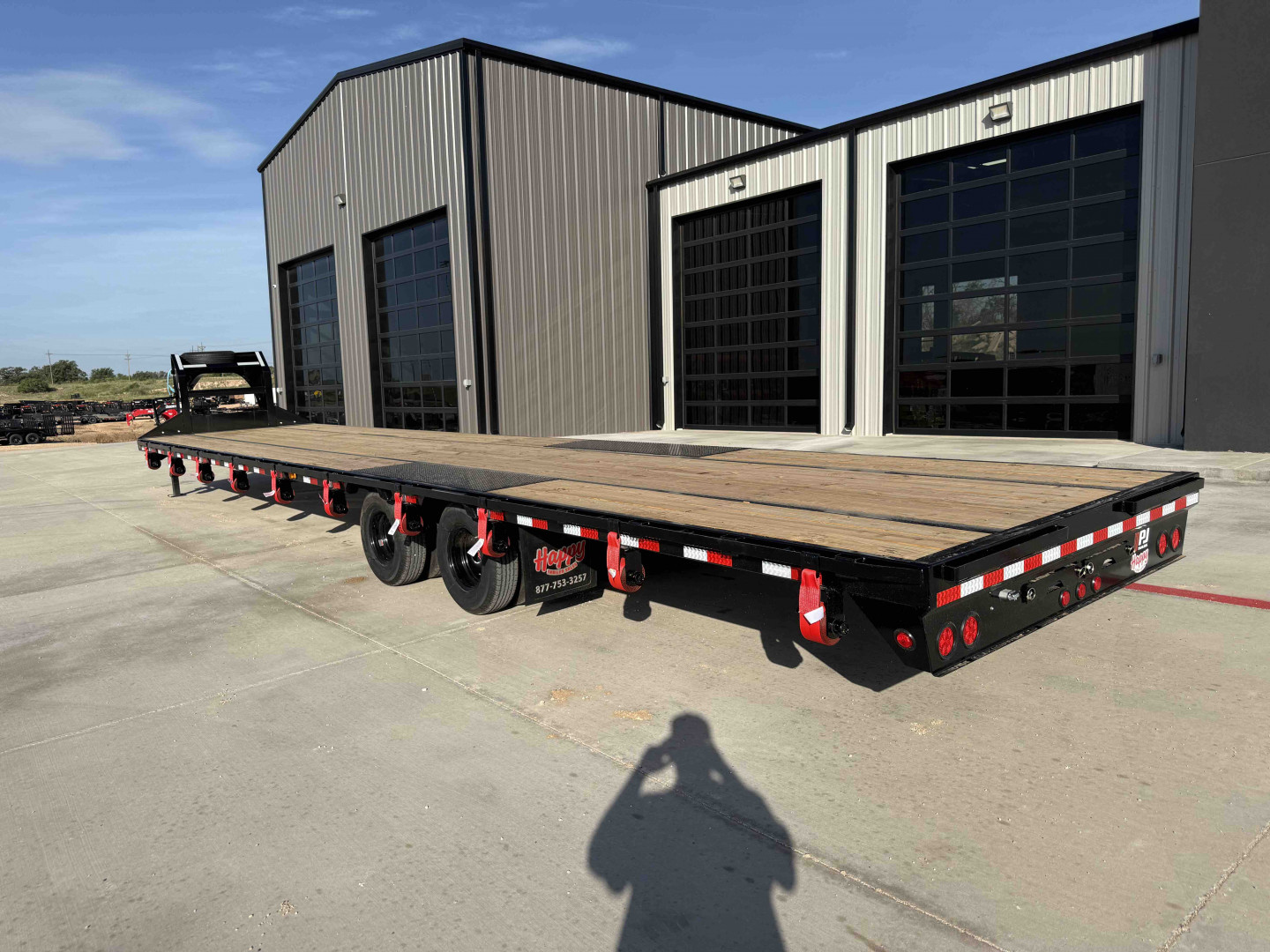 New 2026 PJ 102"x40' GN Low-Pro Flatbed w/ Duals - LD