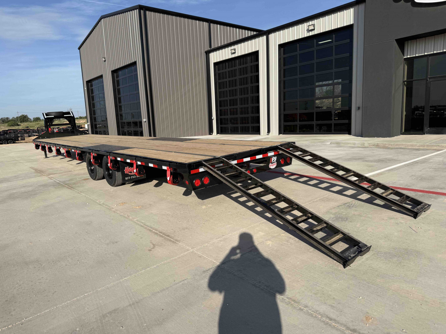 New 2026 PJ 102"x40' GN Low-Pro Flatbed w/ Duals - LD
