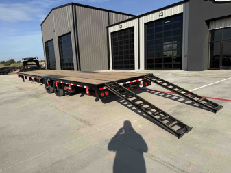 New 2026 PJ 102"x40' GN Low-Pro Flatbed w/ Duals - LD