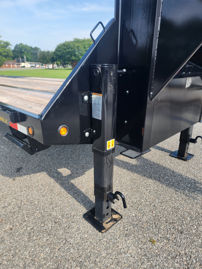 New 2025 Big Tex Trailers 22GN 25+5MR Equipment Trailer