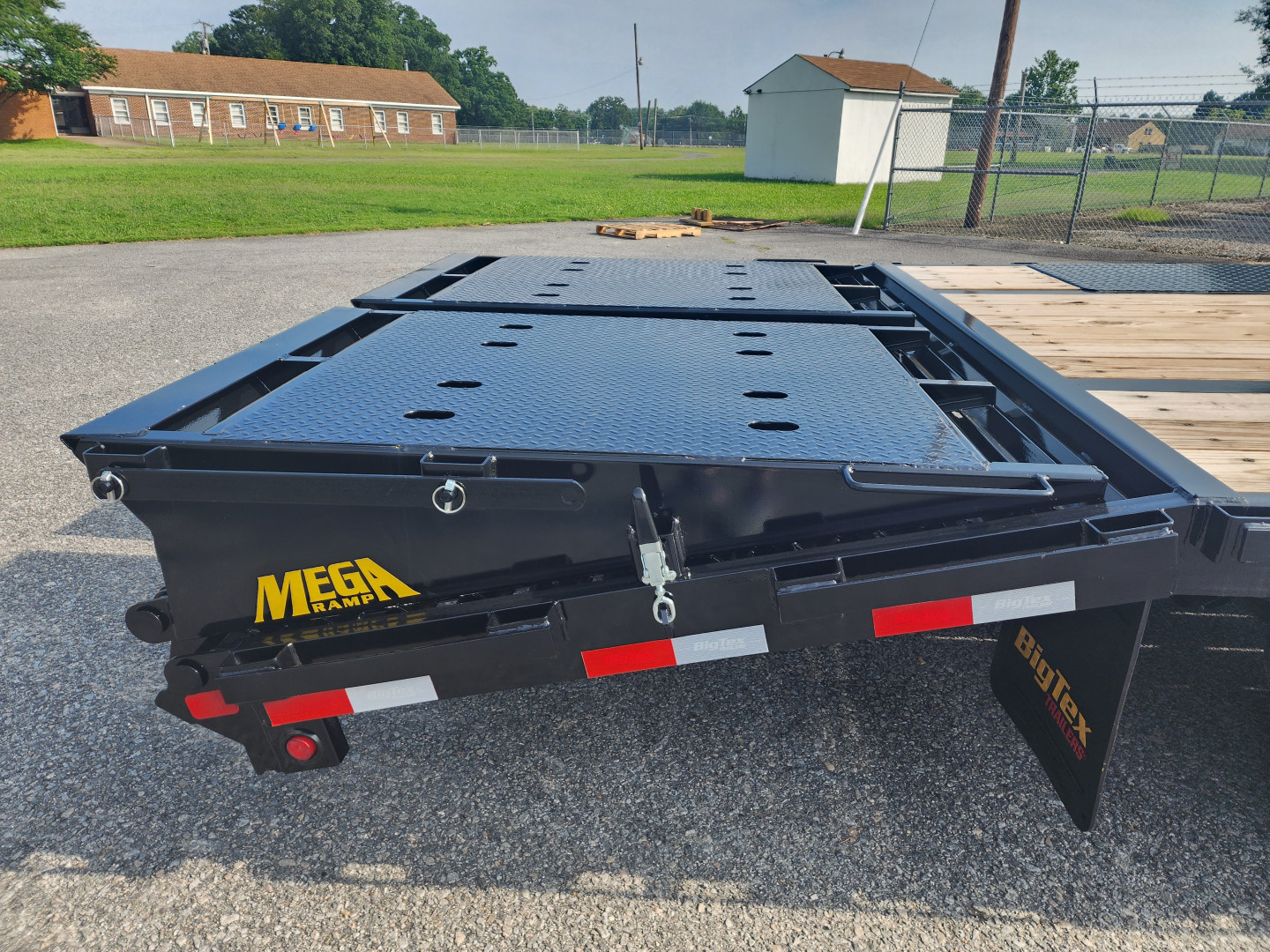 New 2025 Big Tex Trailers 22GN 25+5MR Equipment Trailer
