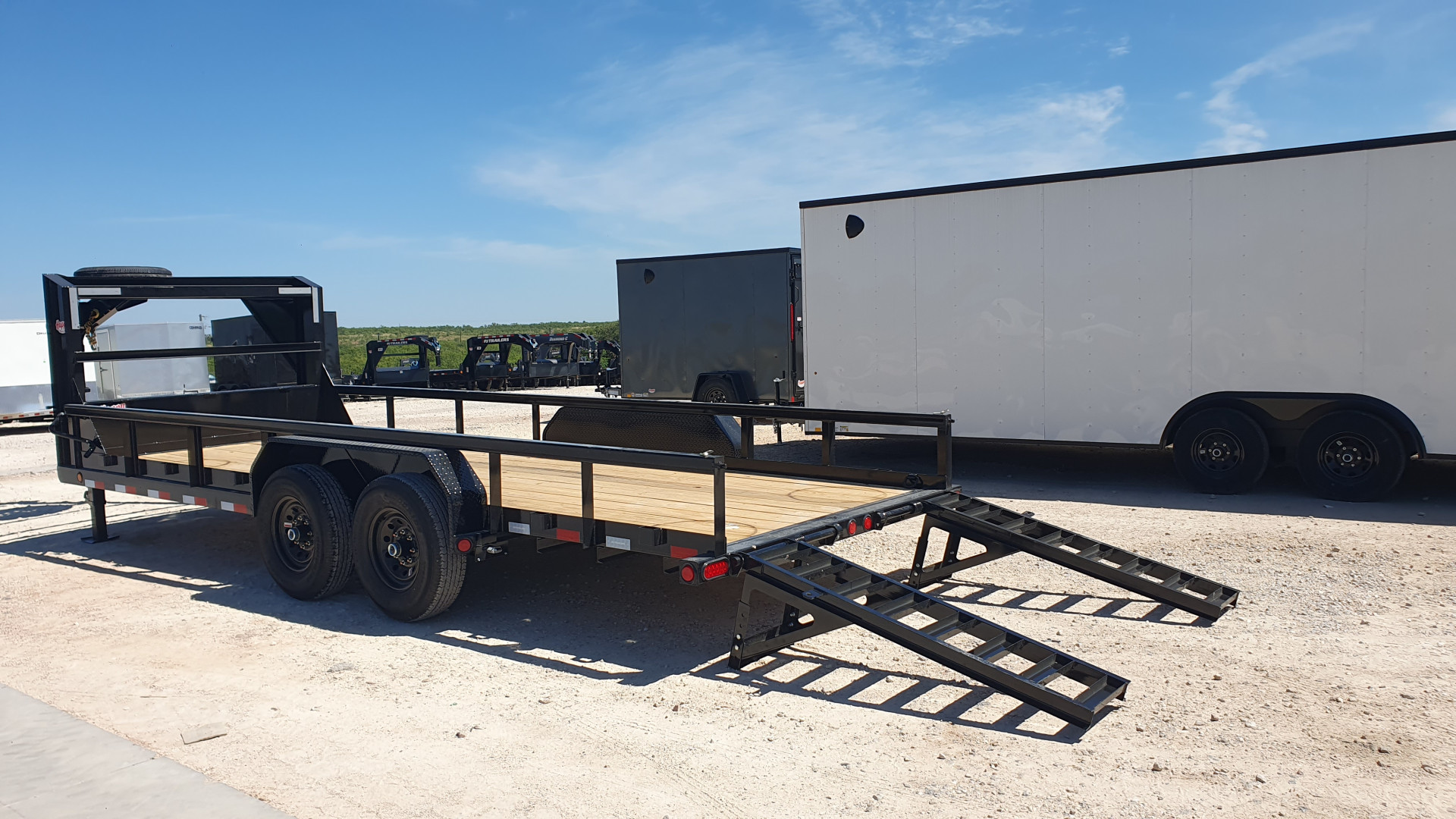 New 2026 PJ 83"x20' Gooseneck Angle Pipetop Trailer – P8