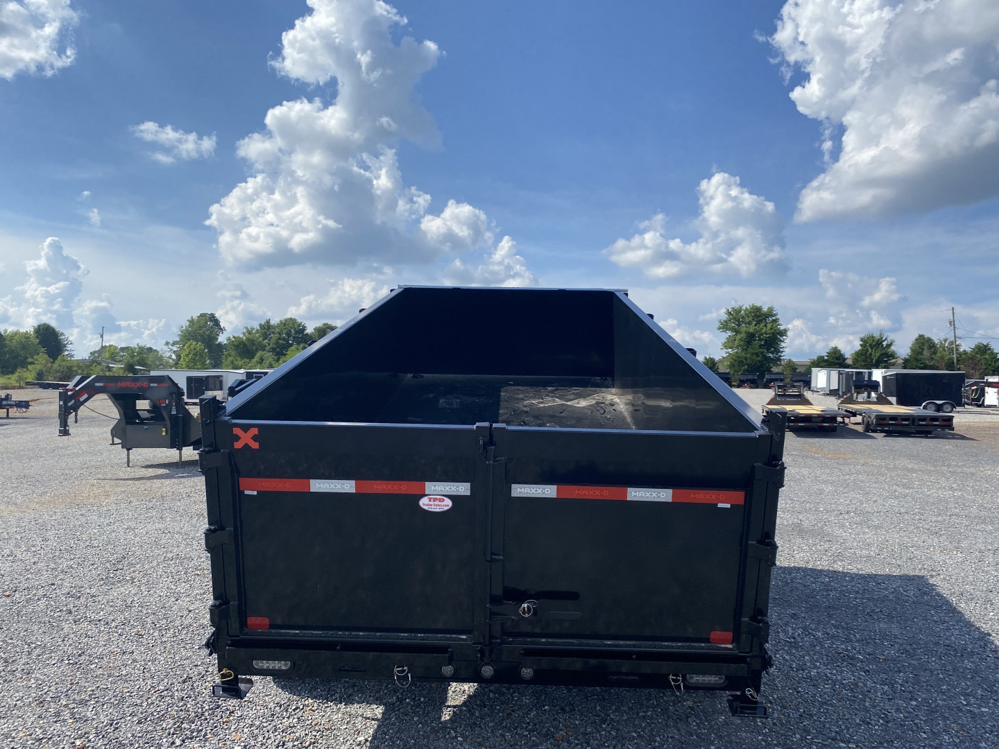 New 2026 MAXXD Dump Trailer | 83" x 16' 17.5K GVWR
