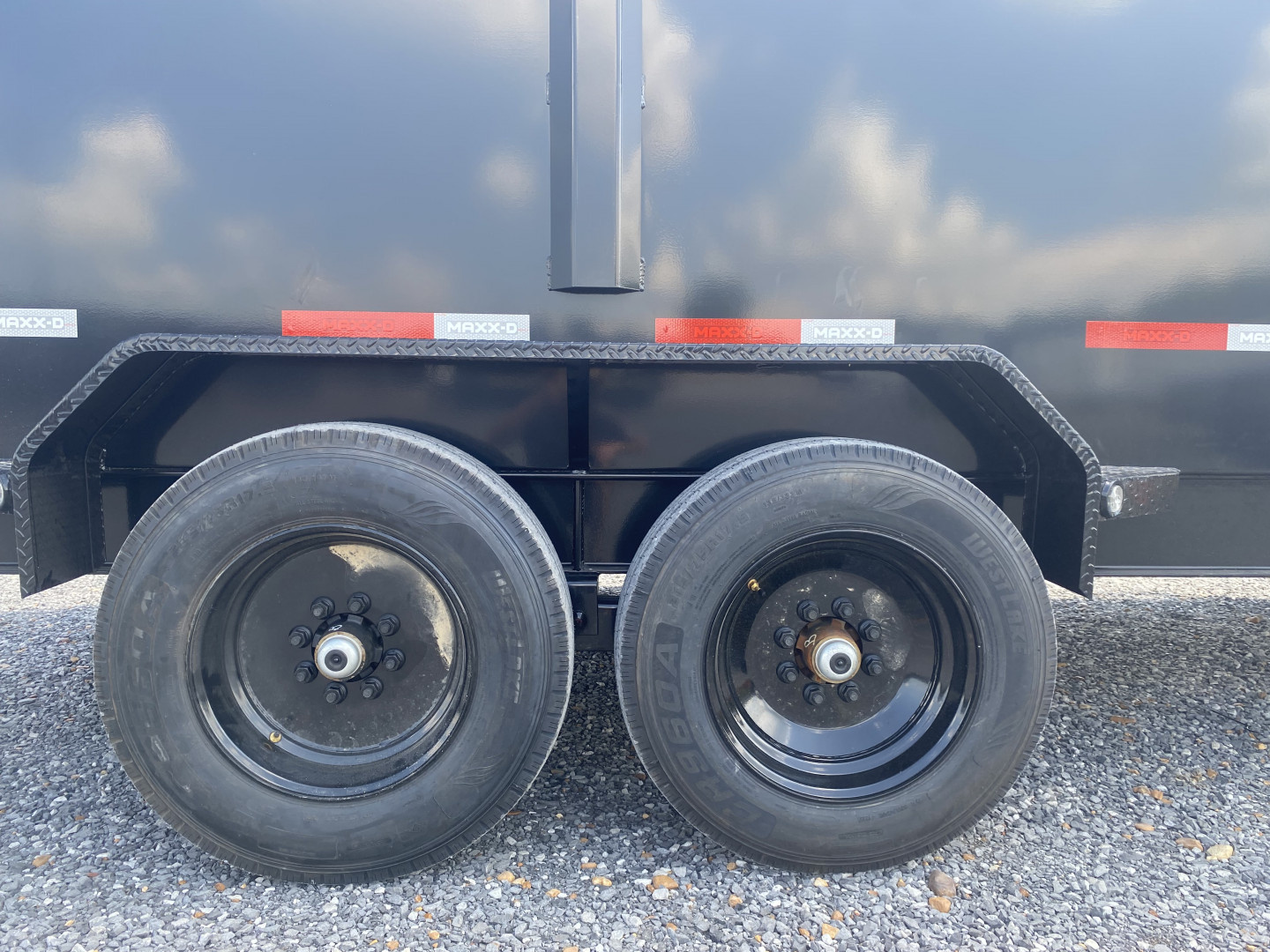 New 2026 MAXXD Dump Trailer | 83" x 16' 17.5K GVWR