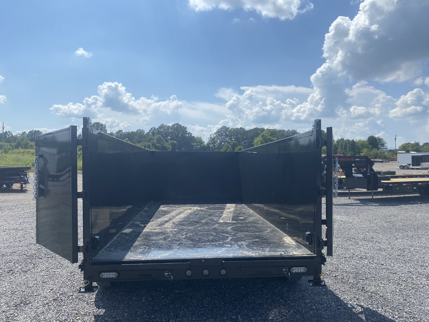 New 2026 MAXXD Dump Trailer | 83" x 16' 17.5K GVWR
