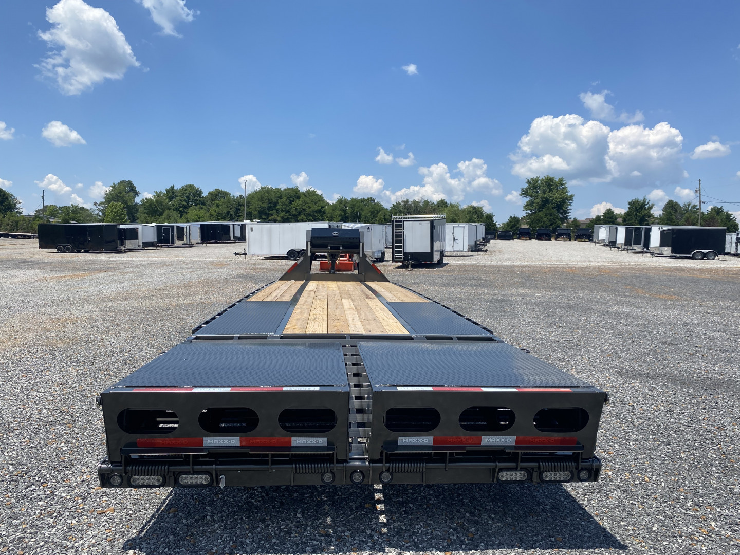 New 2026 MAXXD 102"X30' 25K Gooseneck Flatbed Trailer *ENGINEERED FRAME*