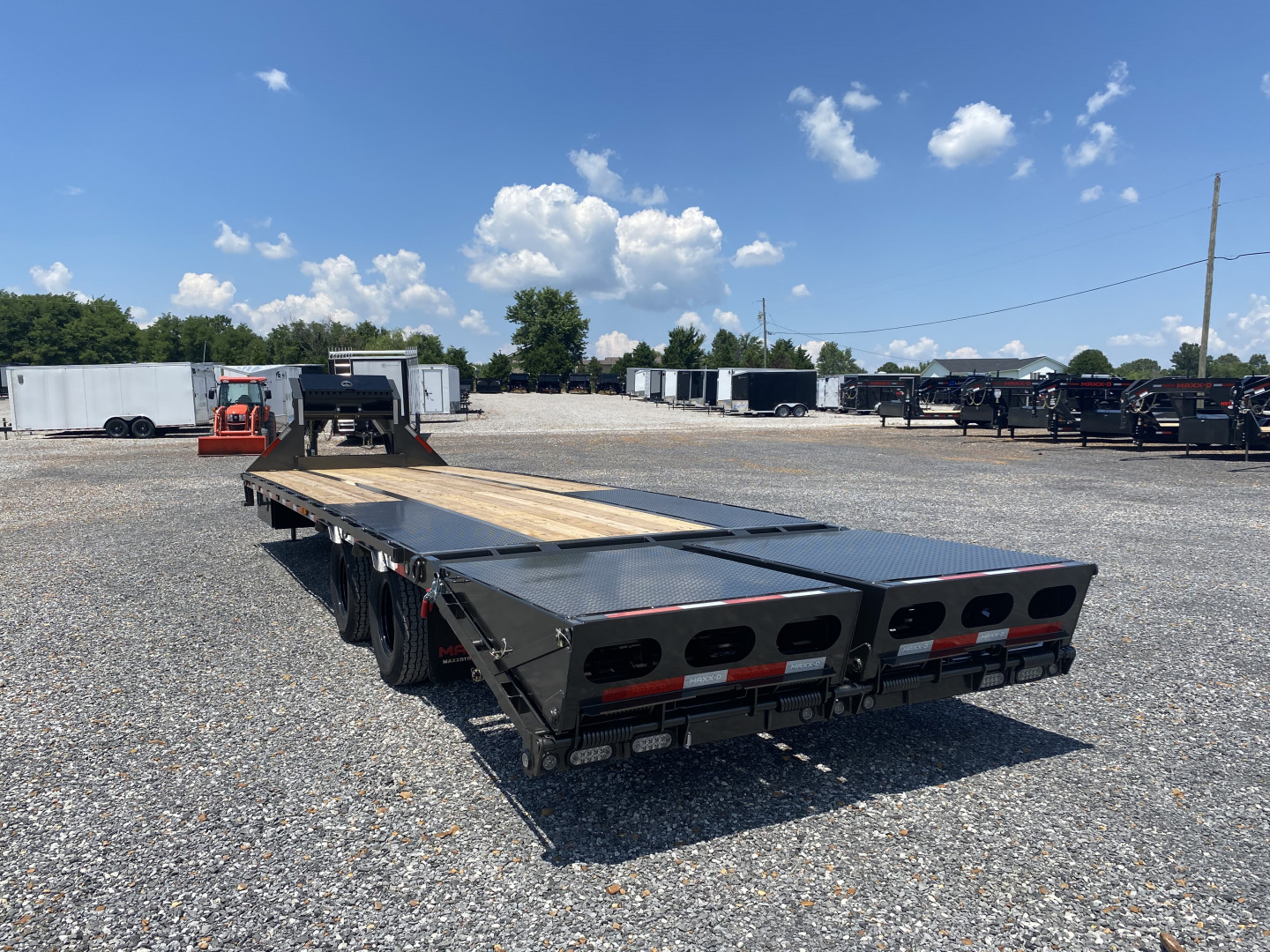 New 2026 MAXXD 102"X30' 25K Gooseneck Flatbed Trailer *ENGINEERED FRAME*