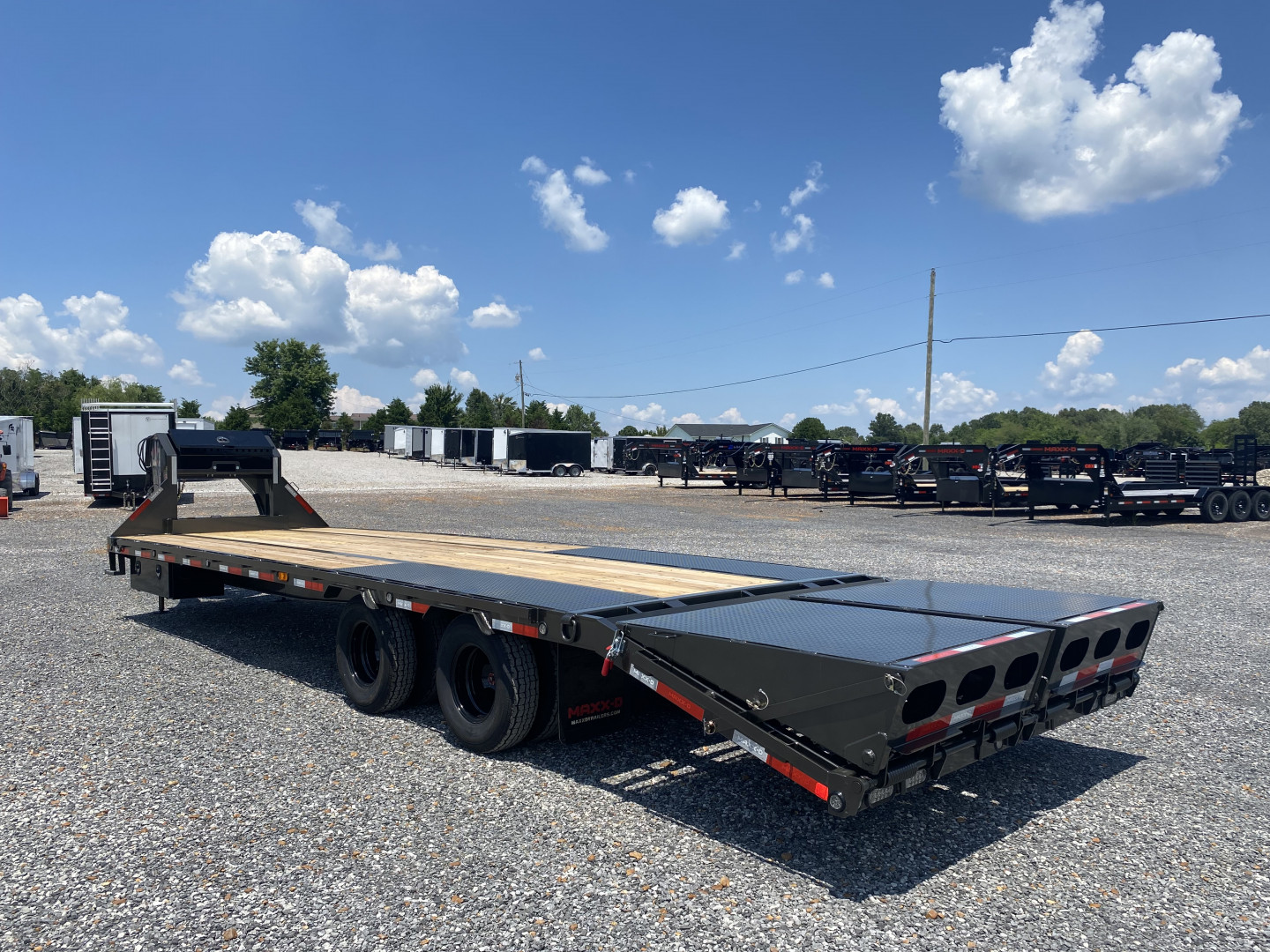 New 2026 MAXXD 102"X30' 25K Gooseneck Flatbed Trailer *ENGINEERED FRAME*