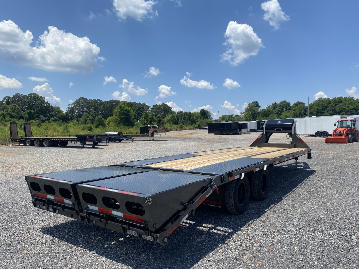 New 2026 MAXXD 102"X30' 25K Gooseneck Flatbed Trailer *ENGINEERED FRAME*