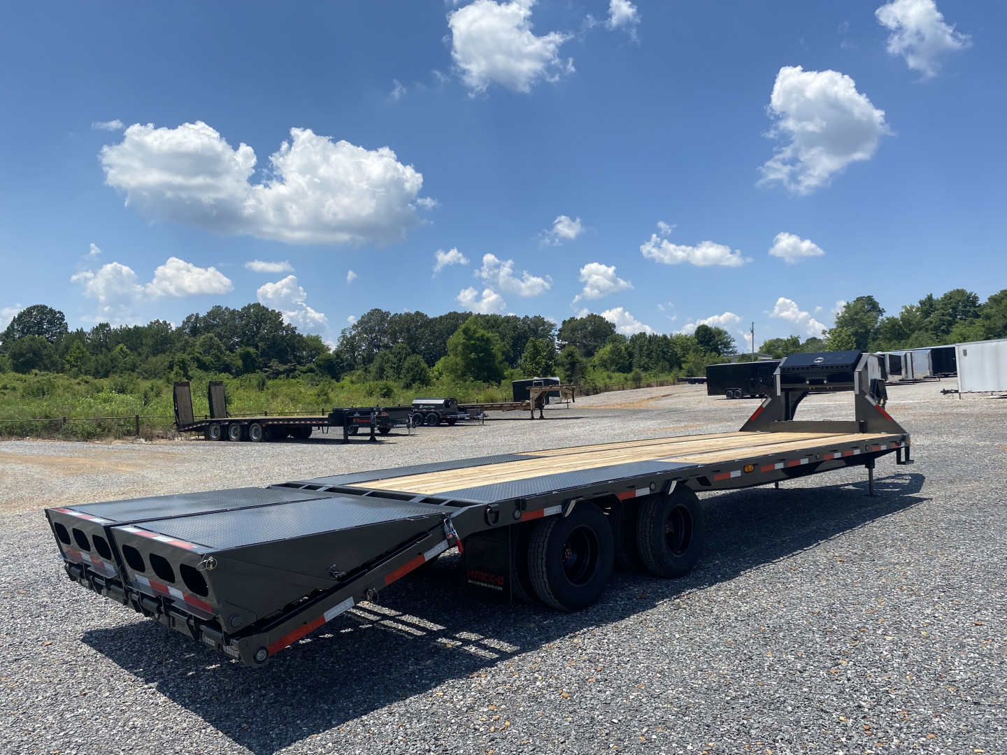 New 2026 MAXXD 102"X30' 25K Gooseneck Flatbed Trailer *ENGINEERED FRAME*
