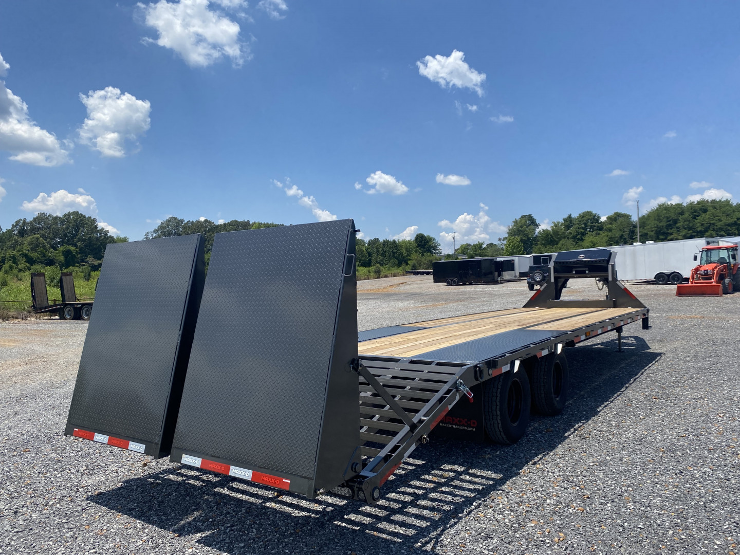 New 2026 MAXXD 102"X30' 25K Gooseneck Flatbed Trailer *ENGINEERED FRAME*