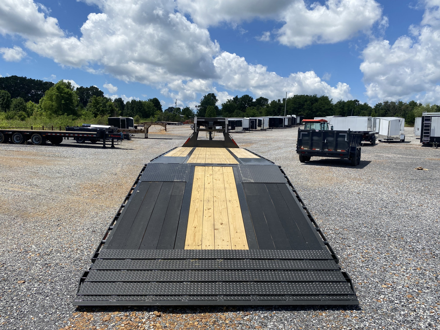 New 2026 MAXXD 32' x 102" 30k Hyd Dove Gooseneck Trailer