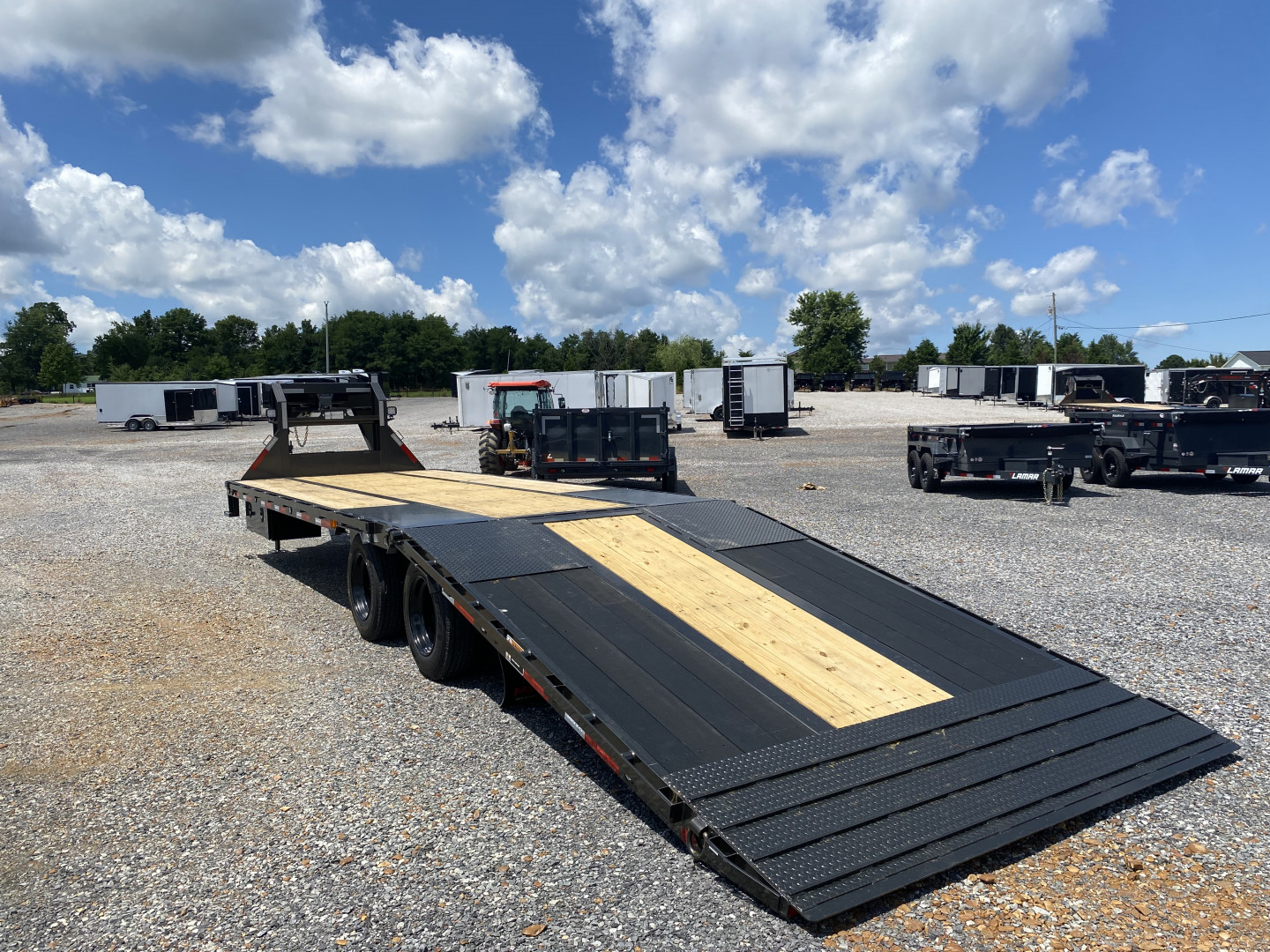 New 2026 MAXXD 32' x 102" 30k Hyd Dove Gooseneck Trailer
