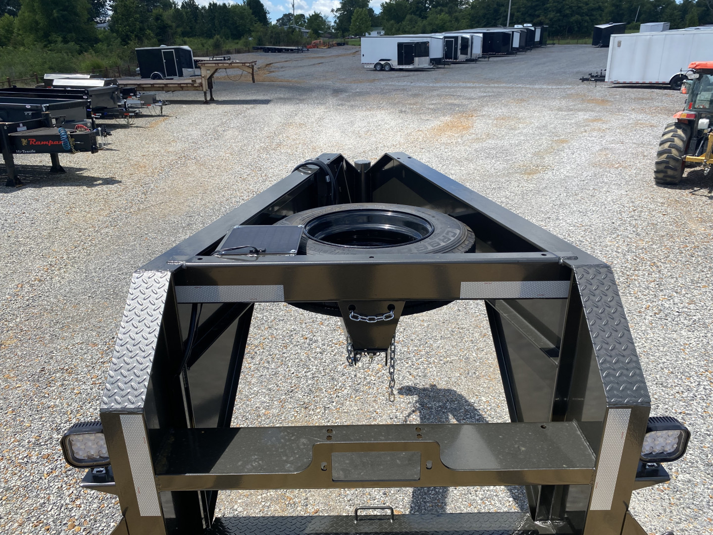 New 2026 MAXXD 32' x 102" 30k Hyd Dove Gooseneck Trailer