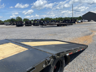 New 2026 MAXXD 32' x 102" 30k Hyd Dove Gooseneck Trailer