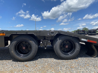 New 2026 MAXXD 32' x 102" 30k Hyd Dove Gooseneck Trailer