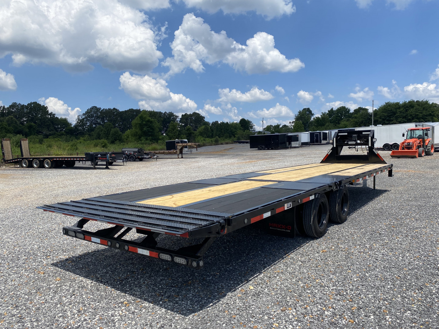 New 2026 MAXXD 32' x 102" 30k Hyd Dove Gooseneck Trailer