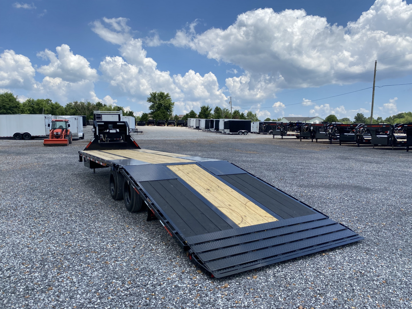 New 2026 MAXXD 32' x 102" 30k Hyd Dove Gooseneck Trailer