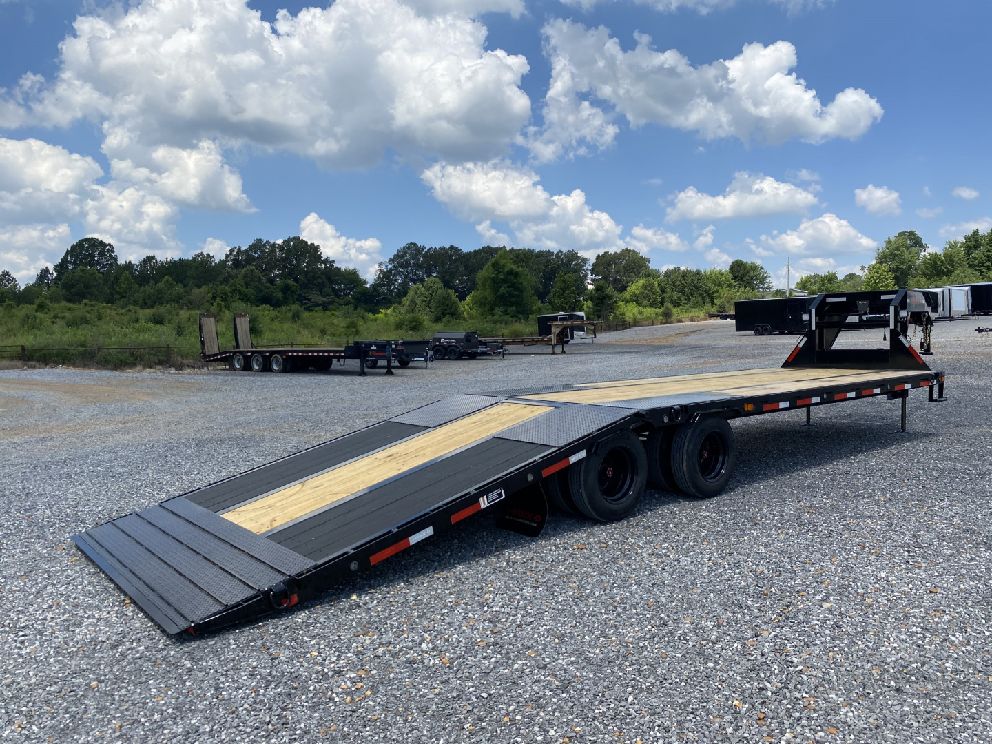 New 2026 MAXXD 32' x 102" 30k Hyd Dove Gooseneck Trailer
