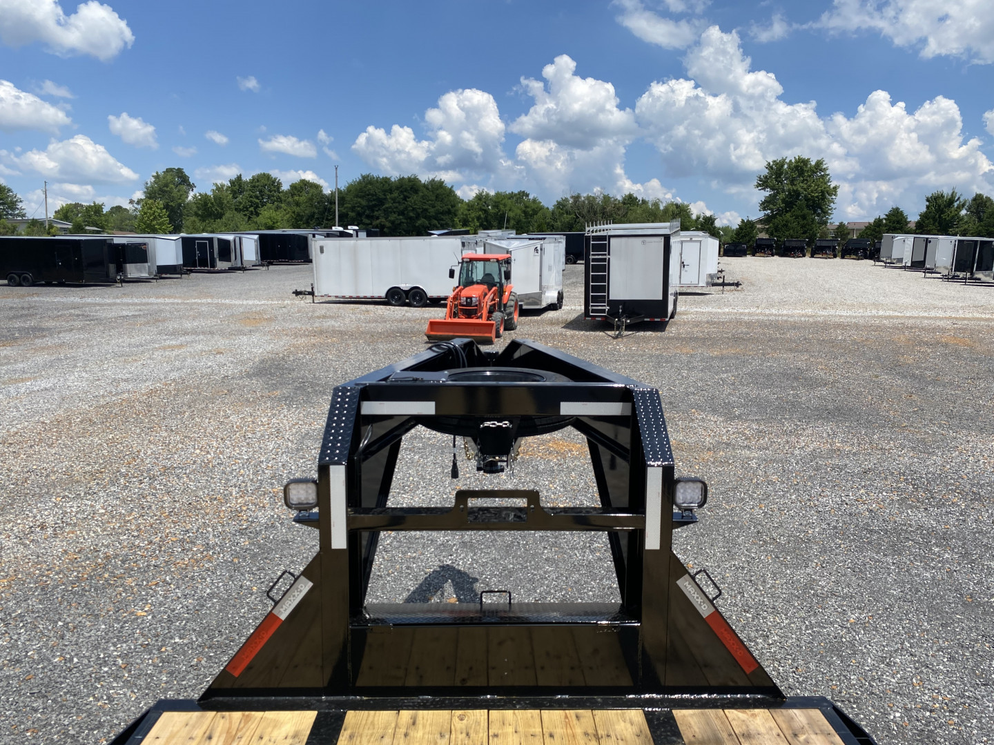 New 2026 MAXXD 32' x 102" 30k Hyd Dove Gooseneck Trailer