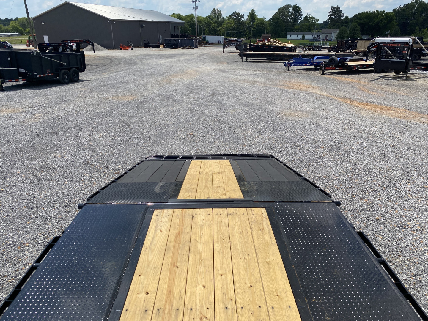 New 2026 MAXXD 32' x 102" 30k Hyd Dove Gooseneck Trailer